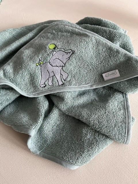 Handgemaakte poncho met capuchon